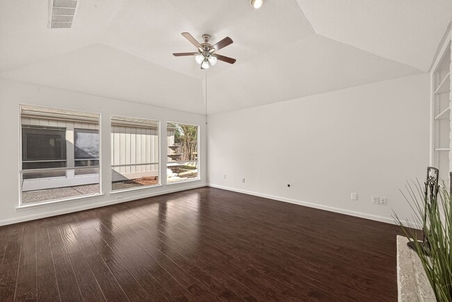 Building Photo - 1007 Apache Falls Dr