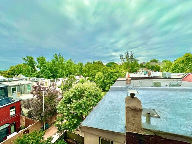 Building Photo - Historic Georgetown Sunny 2 Bedroom 1.5 Ba...