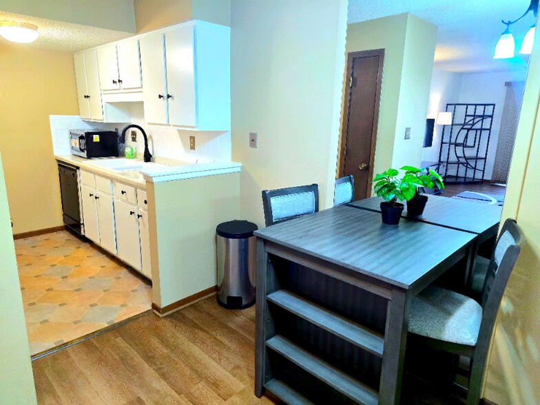 Building Photo - 3034 SW Lydia Ave