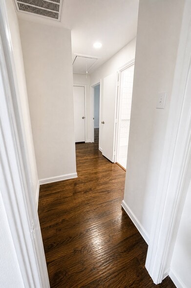 Building Photo - 2065 Farola Dr