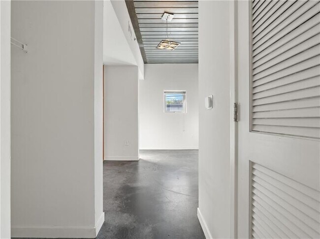 Building Photo - 620 Glen Iris Dr NE