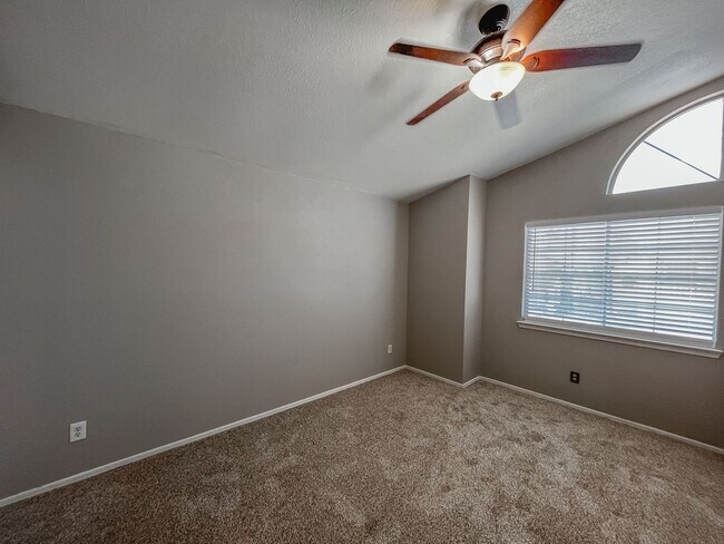 Building Photo - Spacious 4-Bedroom Home in Prime Green Val...