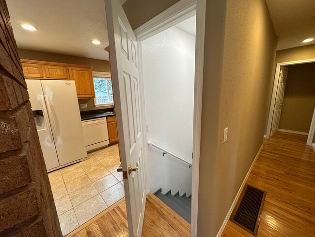 Building Photo - Perfect 4 Bed 2 Bath w/ Finished Basement ...
