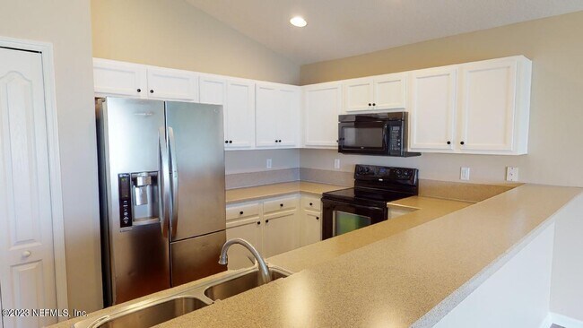 Building Photo - 77420 Cobblestone Dr