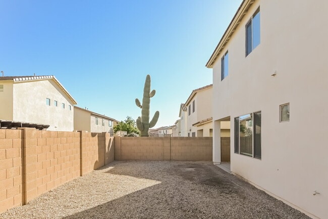 Building Photo - 93 E Calle Del Rondador