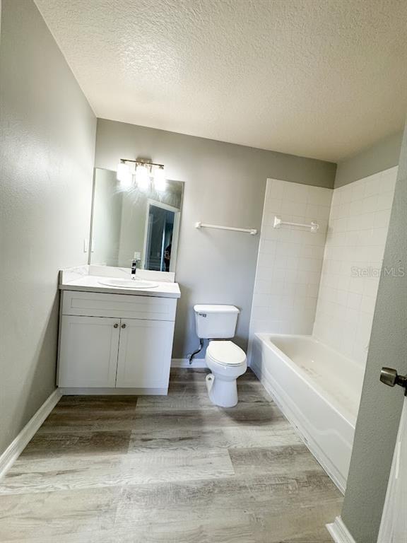 Building Photo - 1919 Summer Club Dr