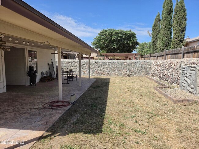 Building Photo - 677 Linda Johnson Ave