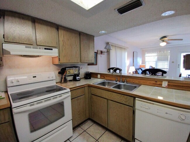 Building Photo - 115 E Coronado Dr