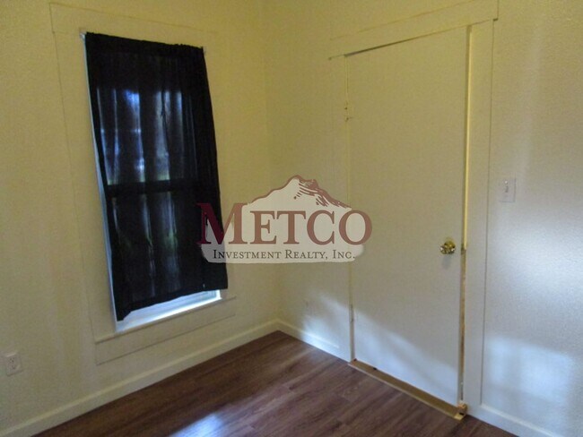 Building Photo - 15401