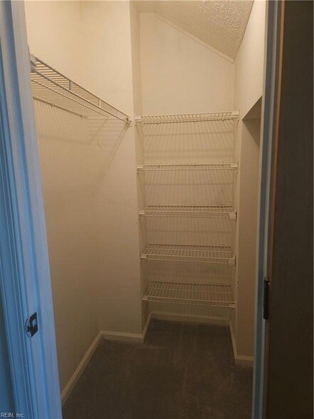 Building Photo - 330 Kinsmen Way