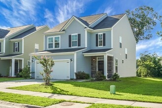 Building Photo - Beautiful 3 Bedroom, 2.5 Bath-Monks Corner in Riverstone