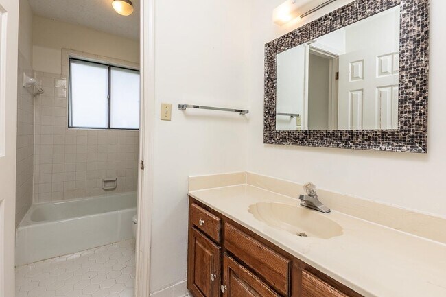 Building Photo - 7839 Farindon Dr