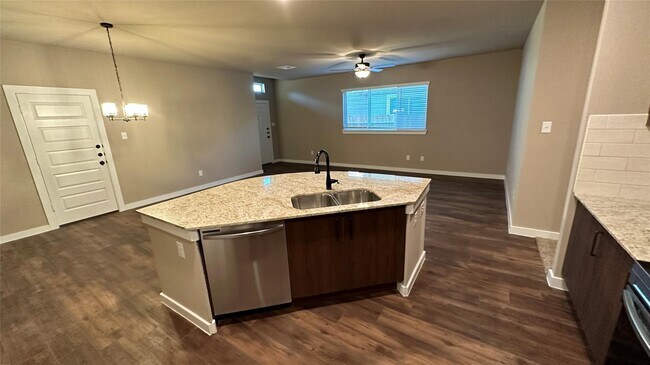 Building Photo - 9832 Grosbeak Ln