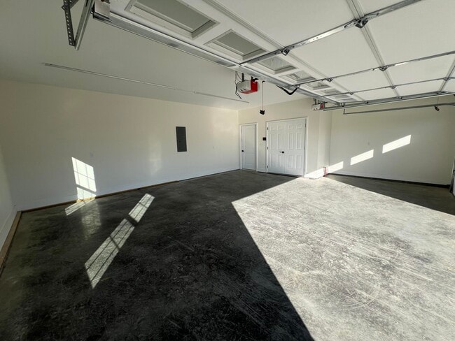 Building Photo - 308 Wolverine Way