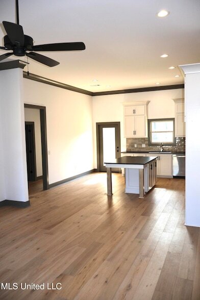 Building Photo - 317 Willow Wy