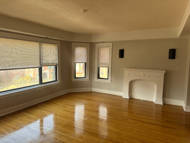 Building Photo - 8009 S Phillips Ave