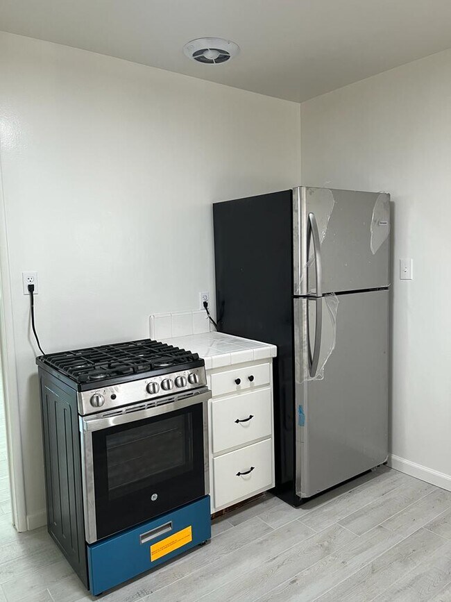 Building Photo - 323 Virginia St