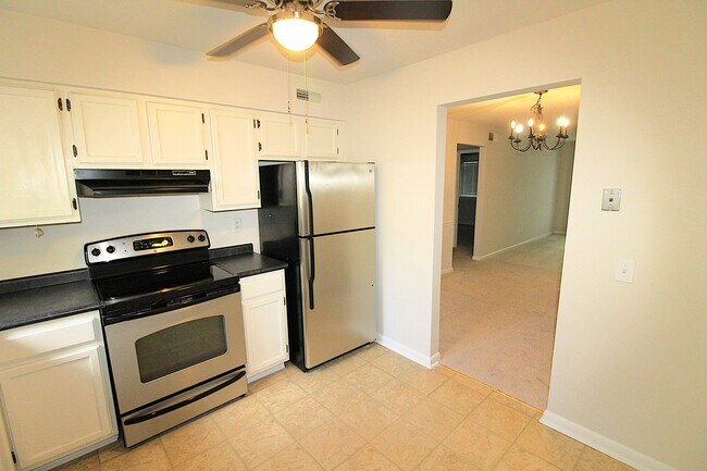 Building Photo - 2 Bedroom Condo in South Park!