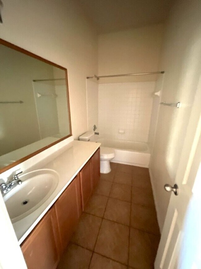 Building Photo - Ready For Move In - Large & Roomy 1 Story 4 Bed 2 Bath in NW San Antonio - Must See!