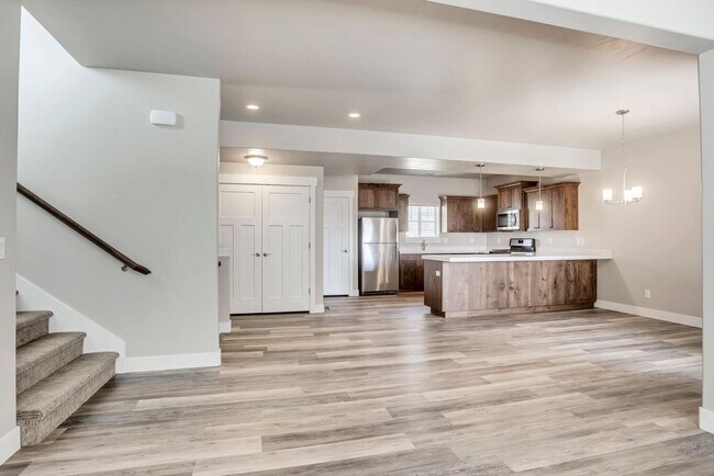 Building Photo - 3 Bed Townhome - Provo's Southeast Bench