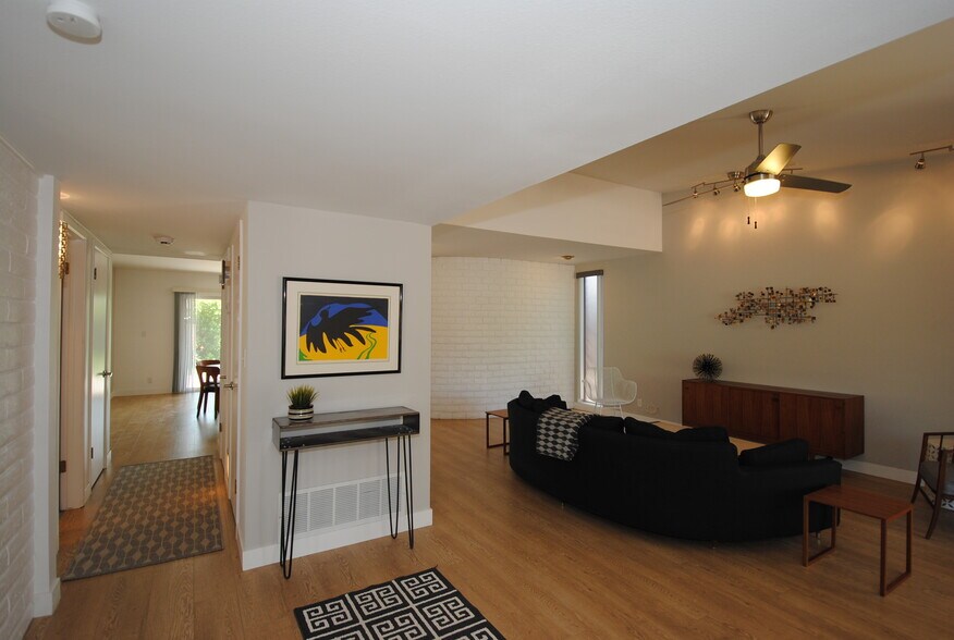 foyer to living room - 3703 E Montecito Ave