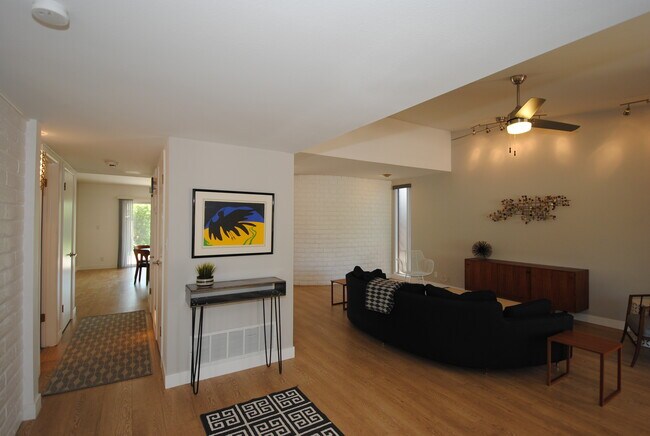 foyer to living room - 3703 E Montecito Ave