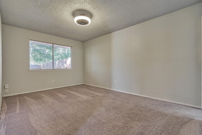 Building Photo - 23419 Summer Pine Dr