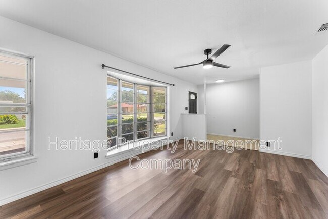 Building Photo - 3614 Versailles Dr