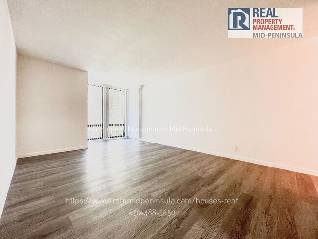 Building Photo - 1051 Beach Park Blvd