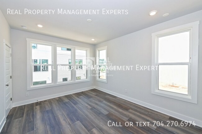 Building Photo - 2140 Terwilliger Terrace