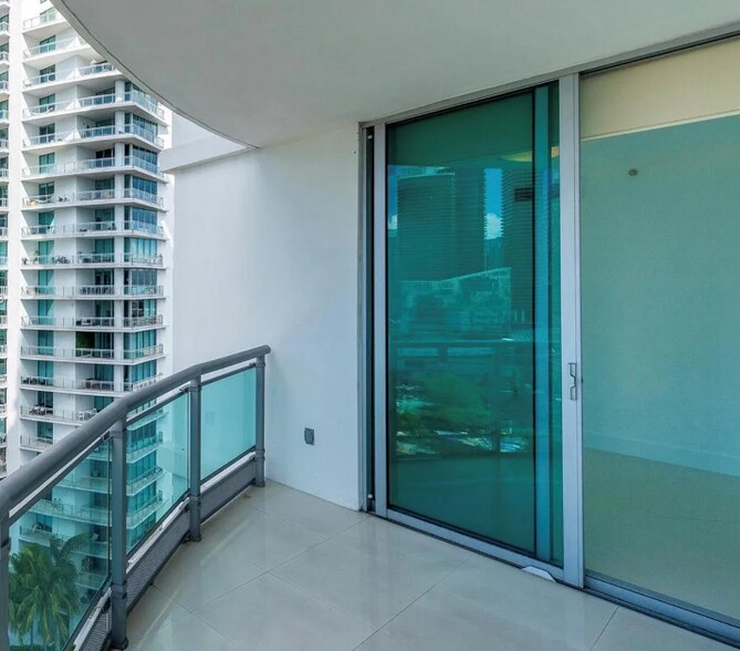 Building Photo - 350 S Miami Ave