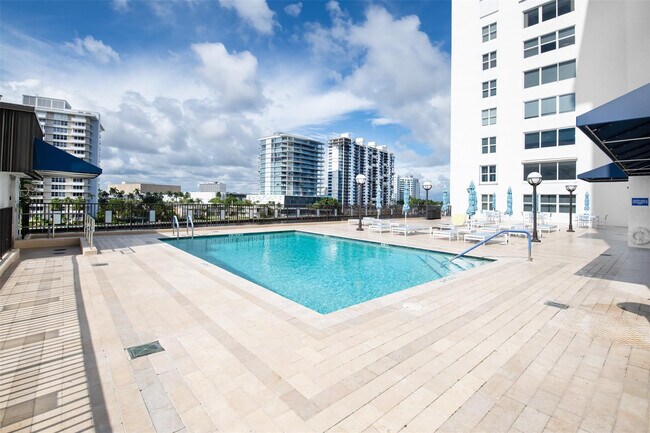 Building Photo - 777 Bayshore Dr