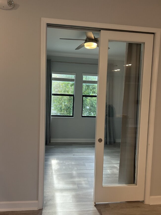 Building Photo - Gated 55+ community with lots of HOA amenities!