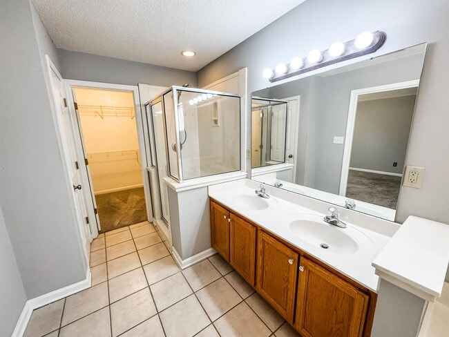 Building Photo - 4623 E Ashglen Cir