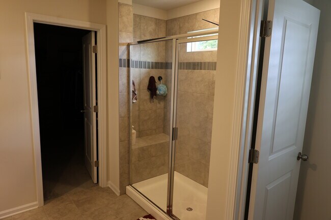Building Photo - 136 Dogwood Grv Pl