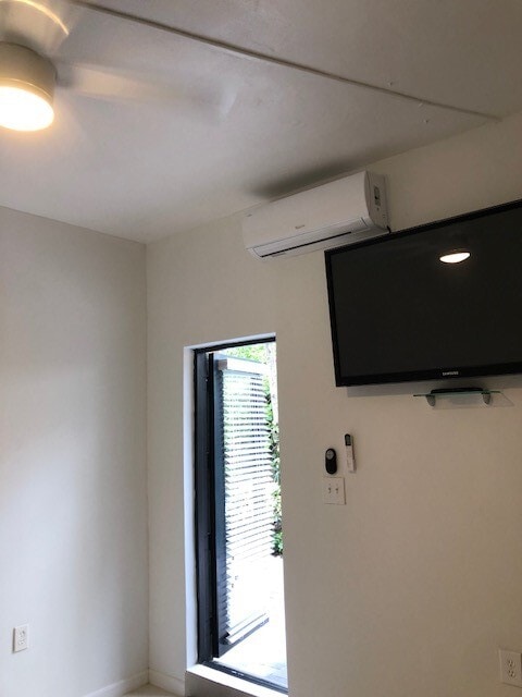 Building Photo - 3082 Mary St