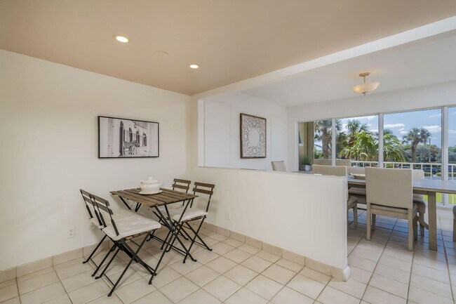 Building Photo - 4301 N Ocean Blvd