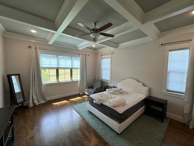 Building Photo - Lightly Furnished 4BR, 4BA Chapel Hill Hom...
