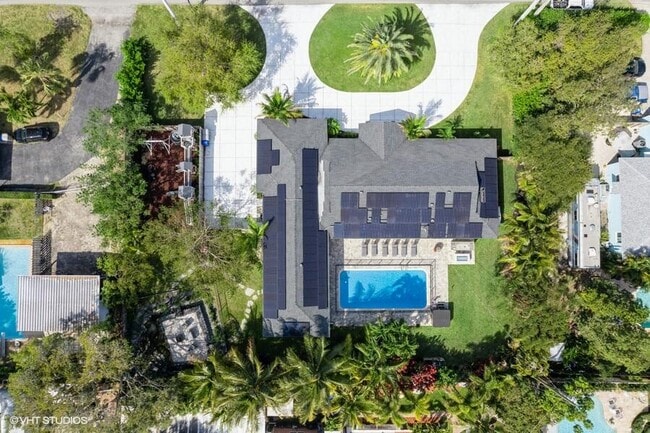 Building Photo - 600 NE 4th St