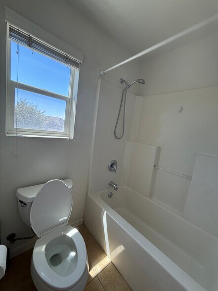 Building Photo - 9633 McKenna Dr