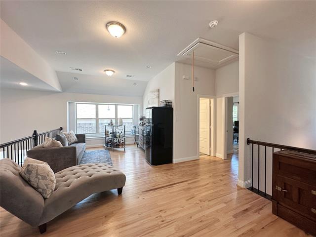 Building Photo - 8721 Paradise Dr