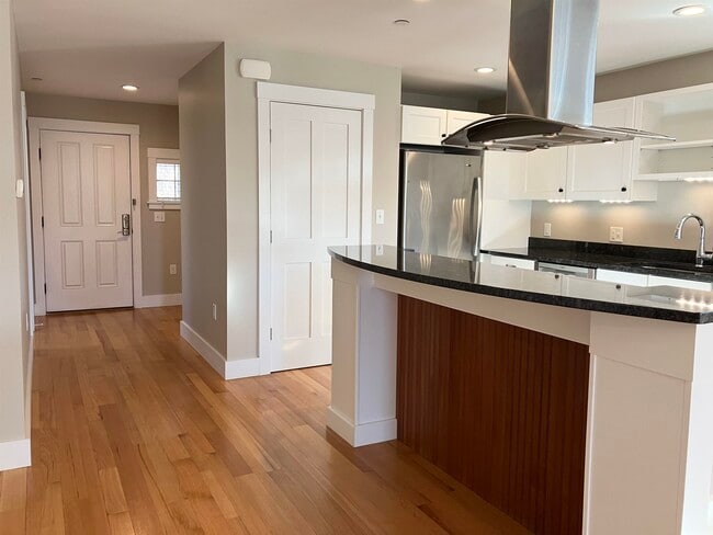 Building Photo - 26 N Main St