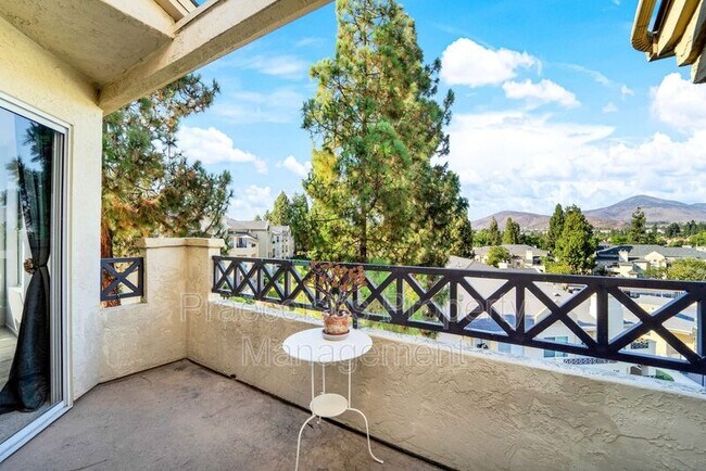 Building Photo - 2035 Lakeridge Cir