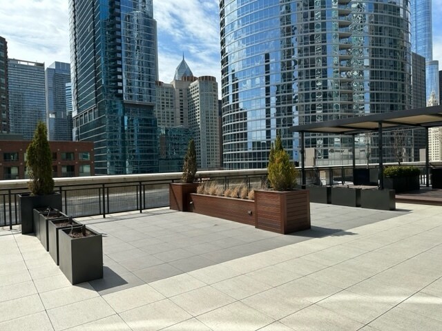 Building Photo - 512 N McClurg Ct