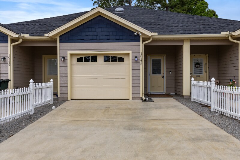 Primary Photo - 10773 NW 65 Way