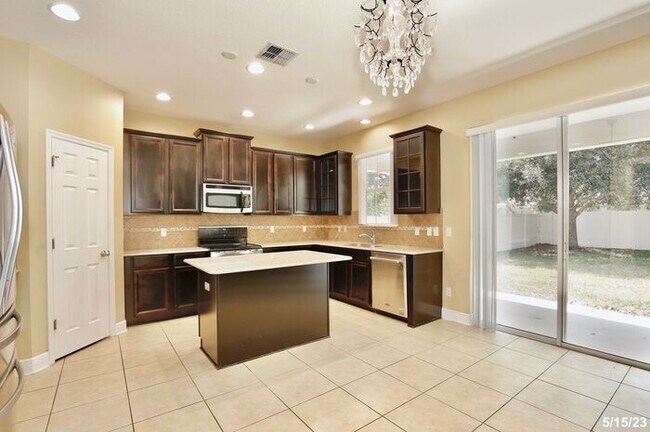 Building Photo - Gorgeous 4/3.5 Home with a Large Fenced Ba...