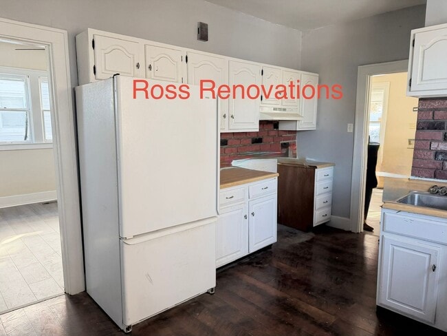 Building Photo - Three bedroom, 1 bath home