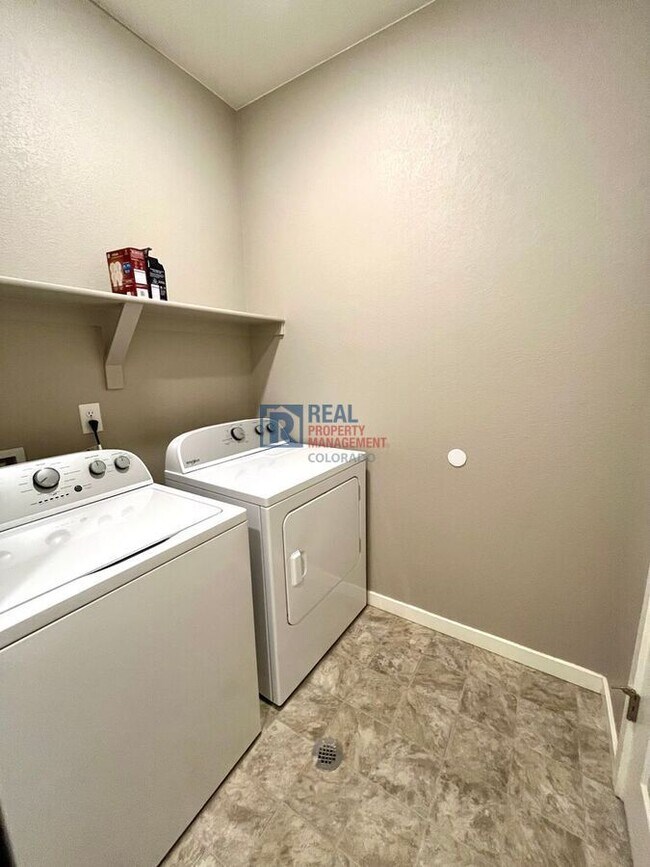 Building Photo - 6945 Yazoo Dr