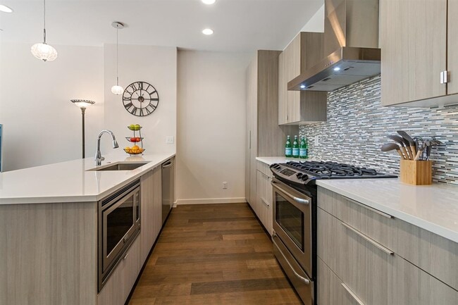 Kitchen - 3462 Albion St