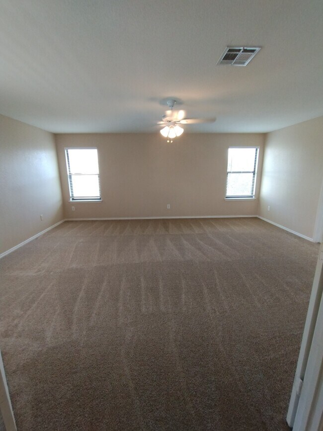 Building Photo - 2200 Weiss Ln